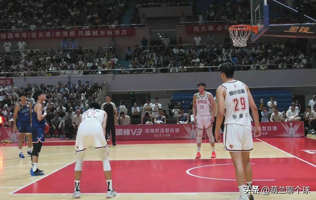 陕西男篮全力备战山东队，迎来激烈对抗