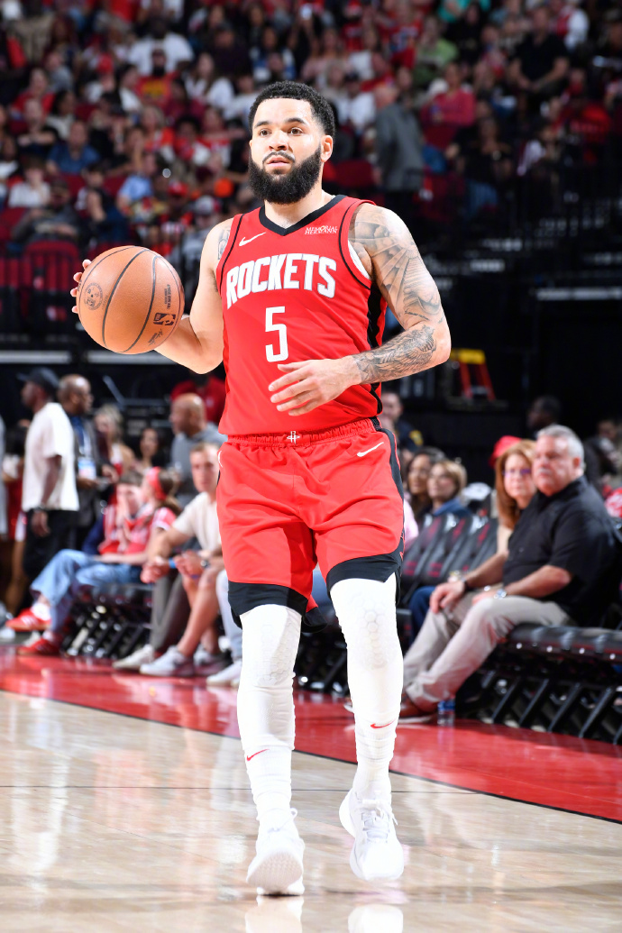 猛龙惊险胜鹈鹕,范弗利特两双表现受瞩目 猛龙惊险胜鹈鹕,范弗利特两双表现受瞩目